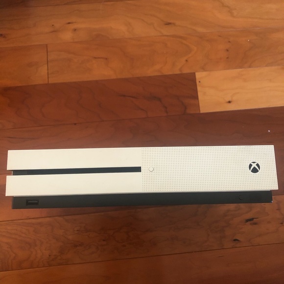 Xbox One S 1 TB - Picture 3 of 3